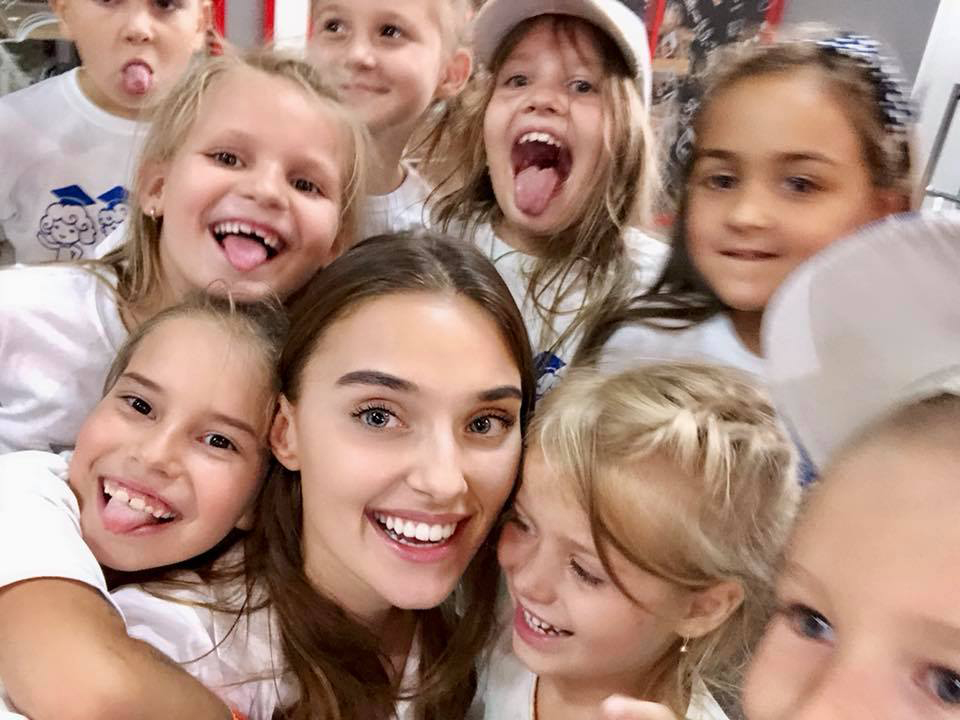 Veronika Didusenko Surrounded By Smiling Children From The Young Einsteins Foundation